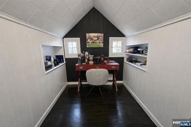 Building Photo - 103 E Cedar Ln