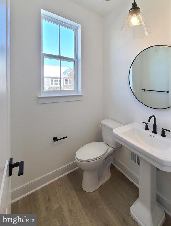 Building Photo - 5046 Bigleaf Rd