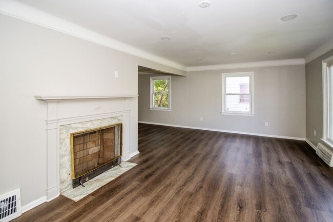 Building Photo - 4004 E 155th St