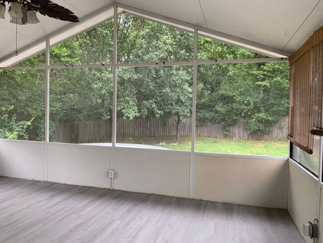 Building Photo - Mount Juliet three bedroom two bath in the...