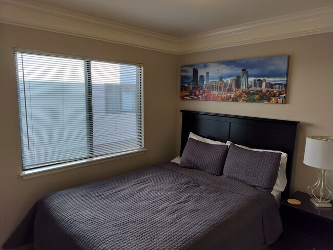 Building Photo - Immediate Move In special- Furnished/Pet friendly/ One bedroom Condo, short term lease of 30 days...