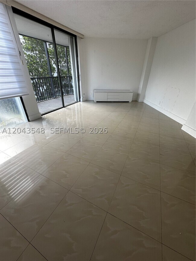 Building Photo - 3475 N Country Club Dr