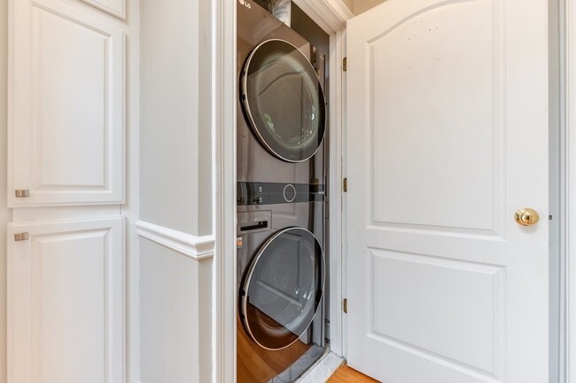 Building Photo - 601 E Broadway