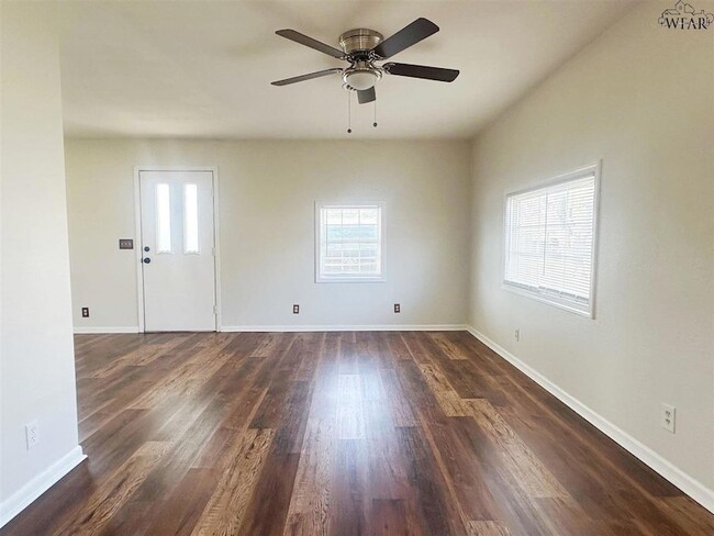 Building Photo - 3016 Stearns Ave