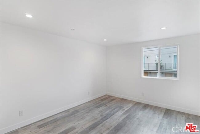 Building Photo - 5643 Willowcrest Ave