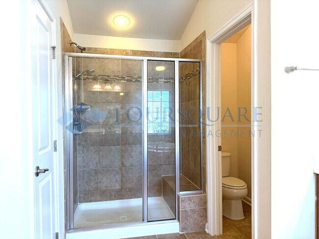 Building Photo - Beautiful 4-Bedroom Home Screened Porch & Bonus Room – Minutes from RTP, Shopping & Dining , Comm...