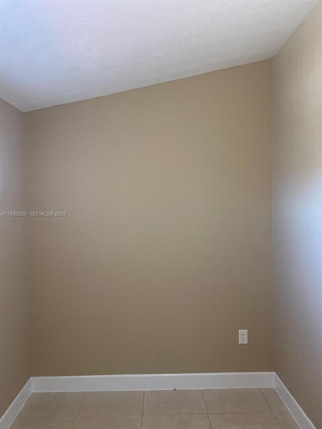 Building Photo - 1400 San Remo Cir