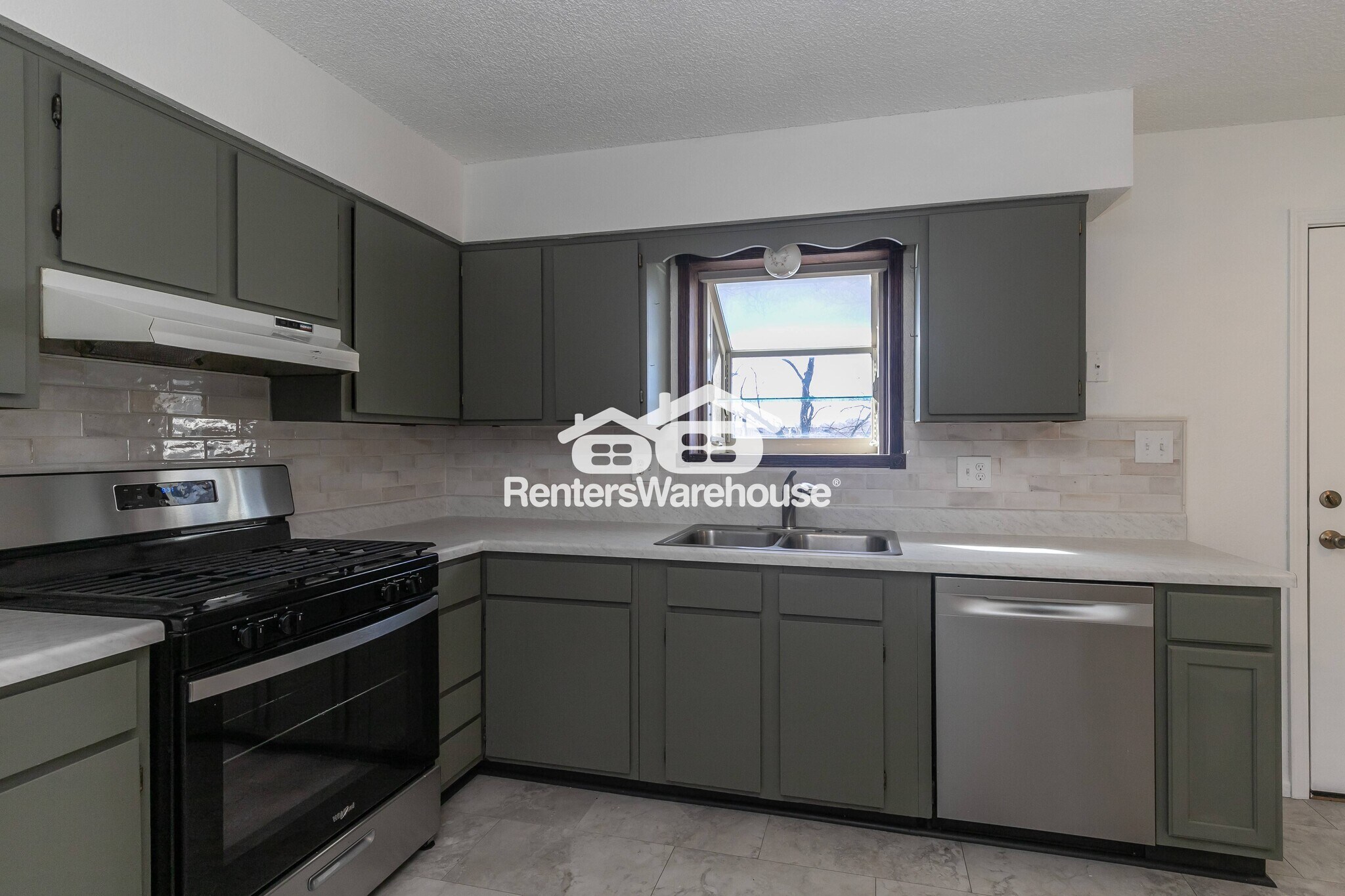 Building Photo - 203 Village Ln