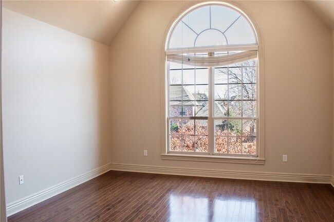 Building Photo - 5106 S Sloan Cir