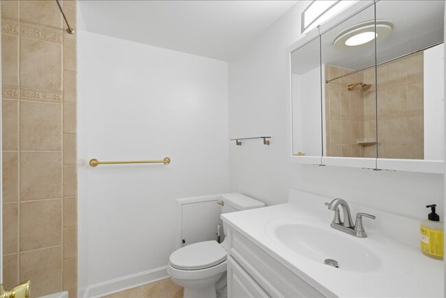 Building Photo - Charming Split-Level Home in the Heart of Alexandria