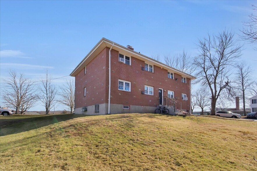 Building Photo - 63 Maynard St