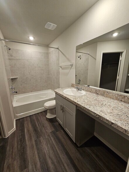 Building Photo - 26126 Halwell Manor Ln