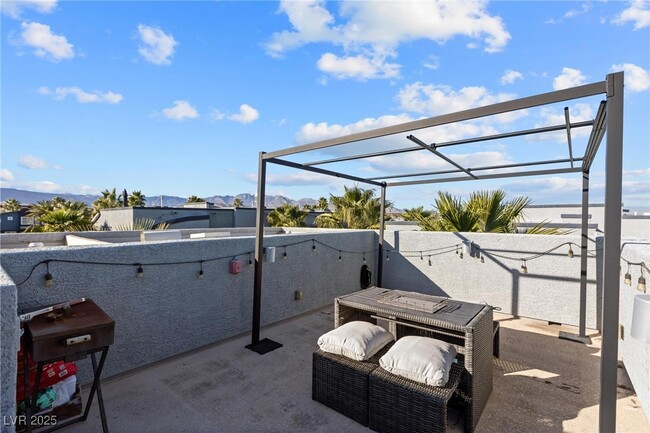 Building Photo - 9050 W Tropicana Ave