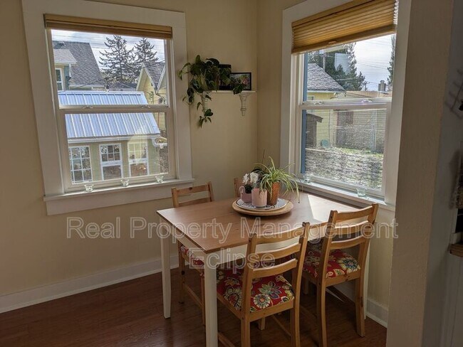Building Photo - 517 N 97th St