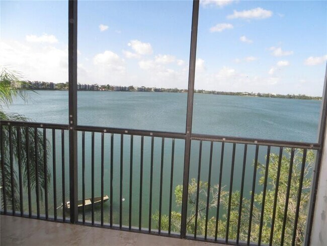 Building Photo - 110 Lake Emerald Dr