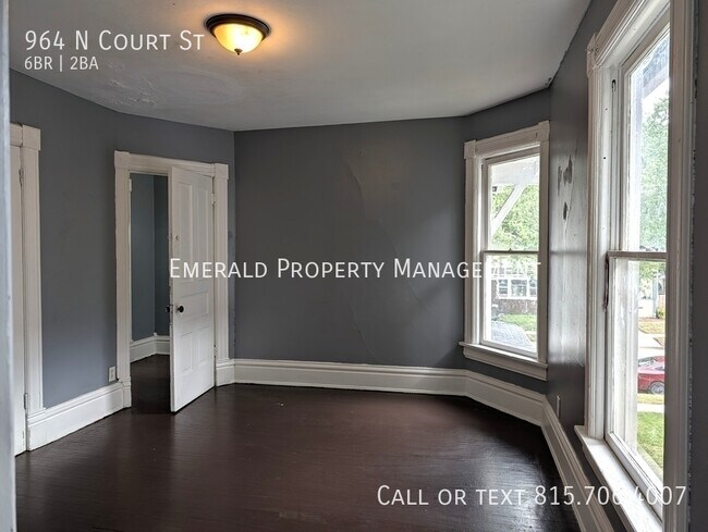 Building Photo - 964 N Court St