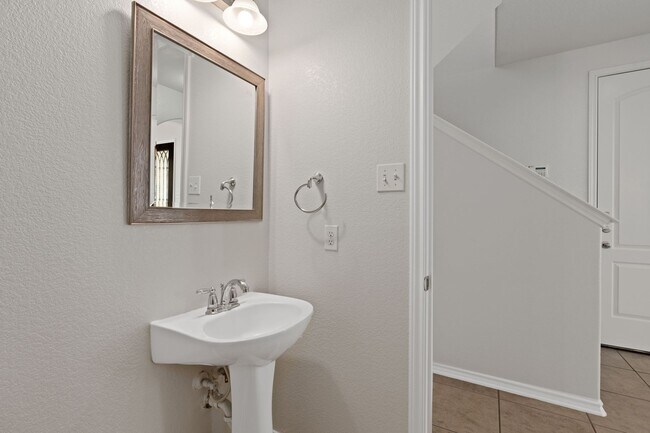 Building Photo - 4219 Woodbridge Way