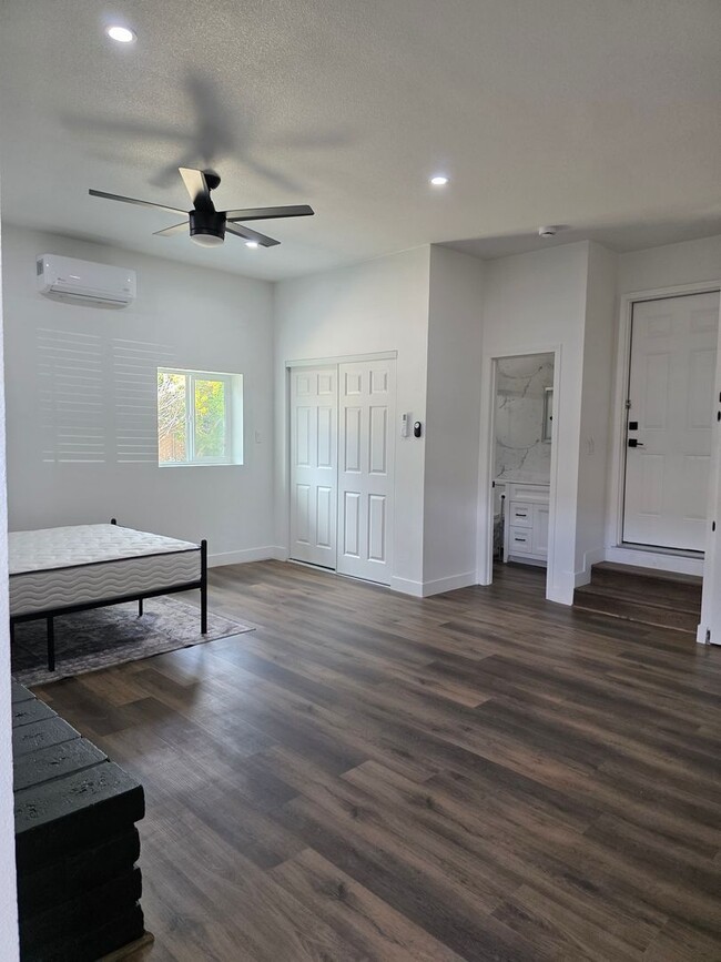 Building Photo - Great Family home in family neighborhood