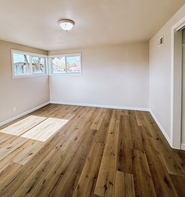 Building Photo - Newer Remodeled 2 Bed, 1.5 Bath – Private & Tucked Away Gem