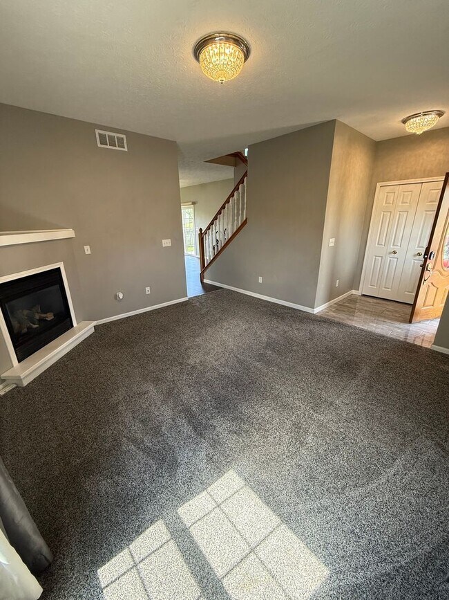 Building Photo - Spacious 5BR House in North Ridgeville