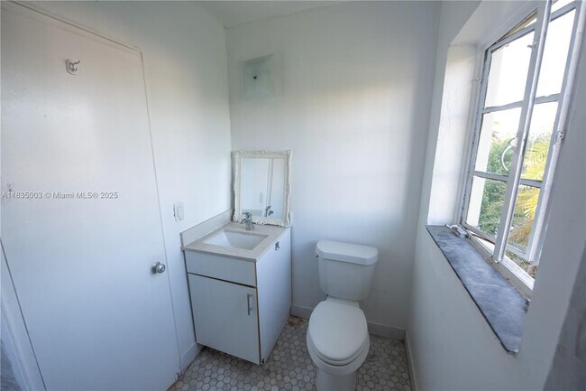 Building Photo - 1139 Marseille Dr