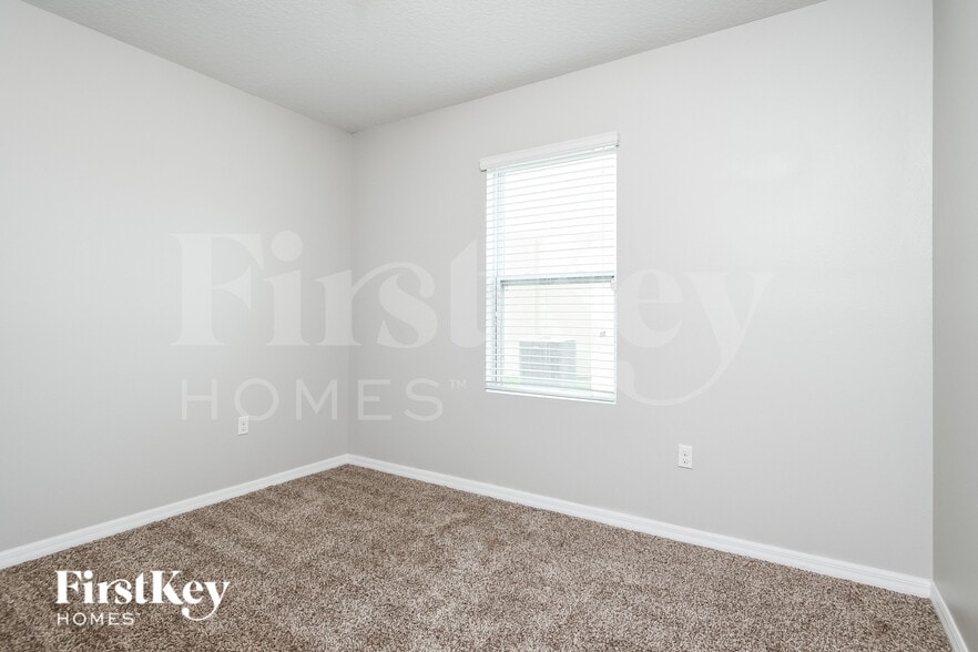 Building Photo - 5836 Grey Heron Dr