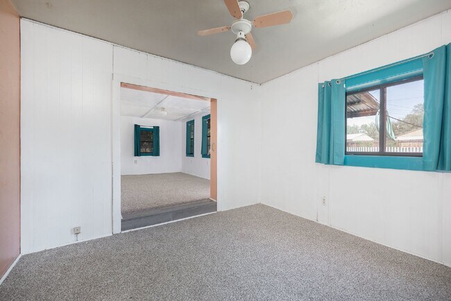 Building Photo - Charming 2-Bedroom Home in Aztec, NM - Per...