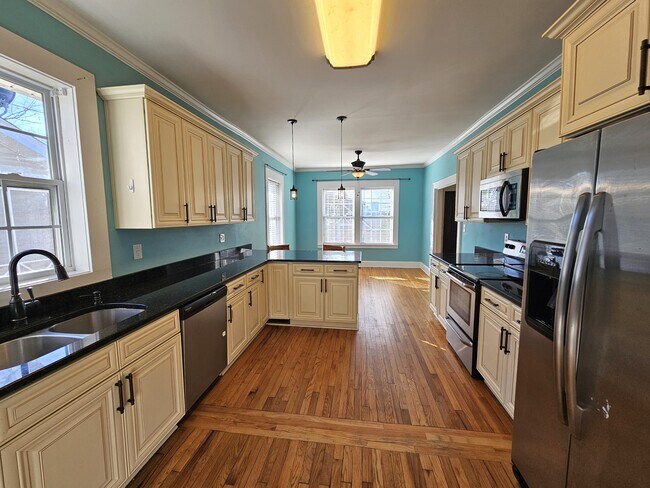 Building Photo - 23 McAdoo Ave