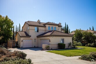 Building Photo - Beautiful Mission Hills Home