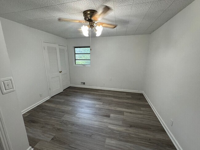 Building Photo - 1700 Winston Dr