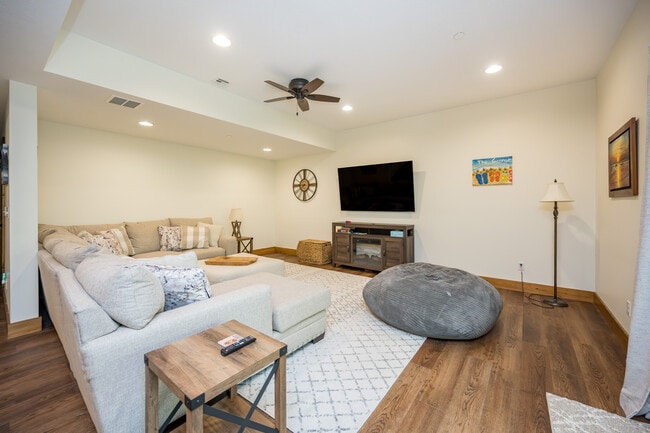 Building Photo - 153 Golden Meadow Ln