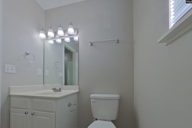 Building Photo - 390 Fox Trot Dr