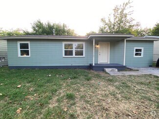 Building Photo - 3bd with Large Den