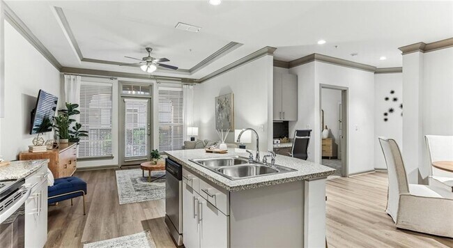 Building Photo - 2910 Clairmont Rd