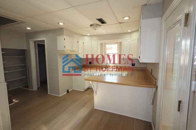 Building Photo - Three Bedroom House | Two Bathrooms