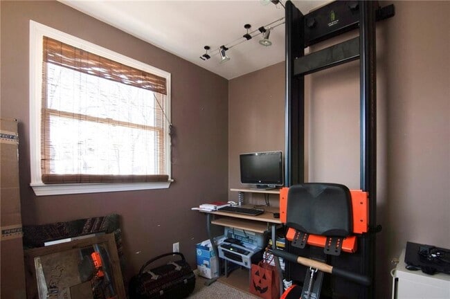 Building Photo - 253 Fairfax Dr