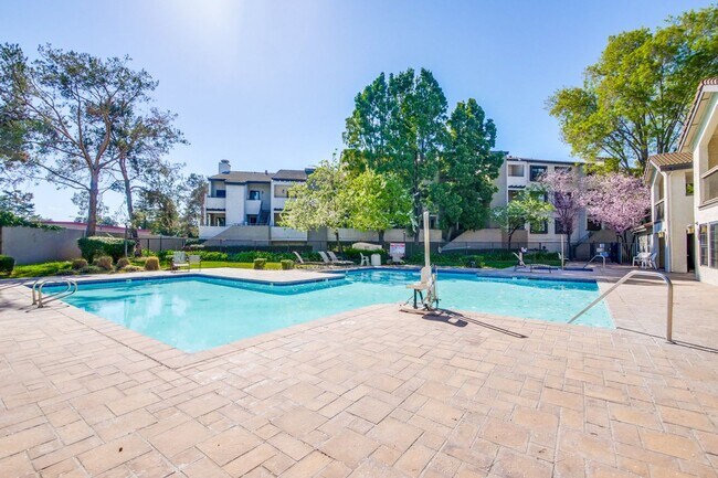 Building Photo - 1 Bed 1 Bath With Lots of Amenities!