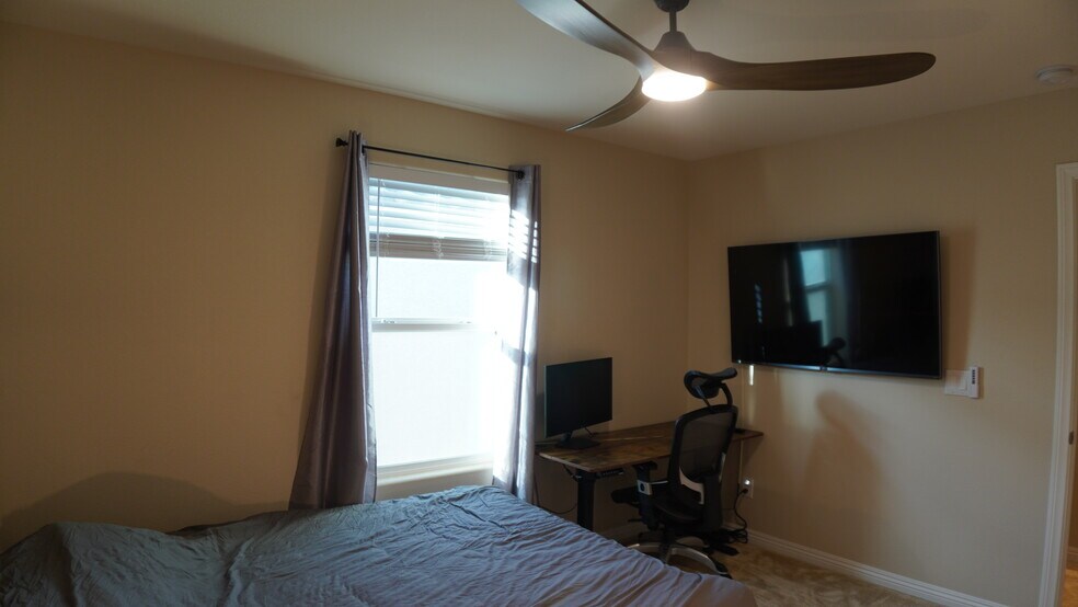 Building Photo - 5532 Autumn Cliffs Way