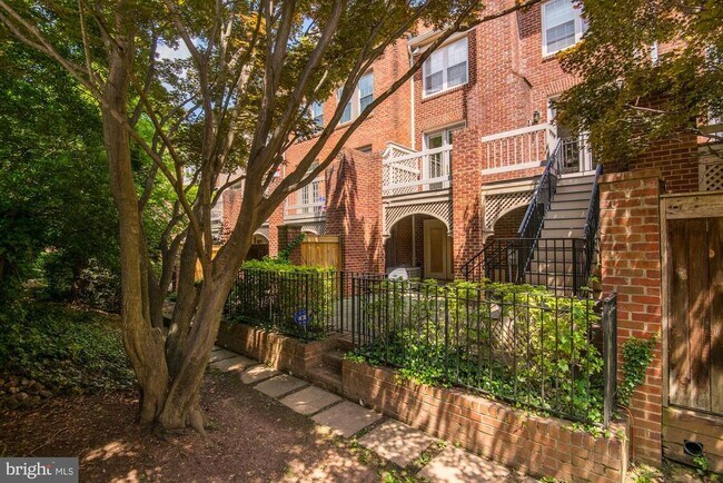 Building Photo - 4004 Highwood Ct NW