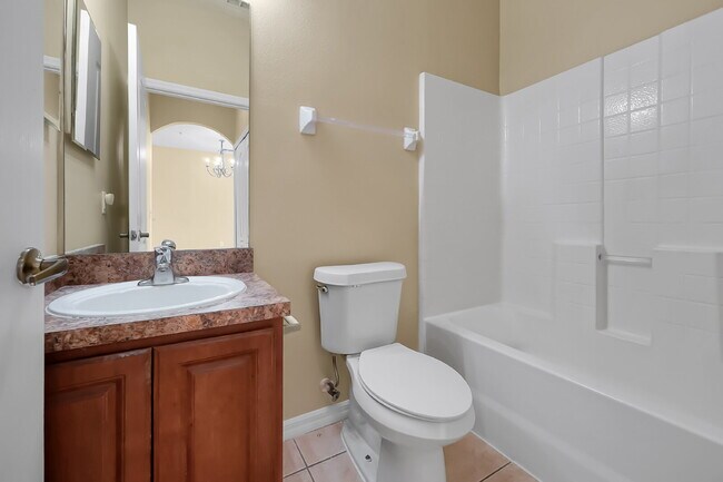 Building Photo - "Charming 3-Bed, 2-Bath Condo Oasis in Orlando – 1,000 Sq Ft of Comfort!"