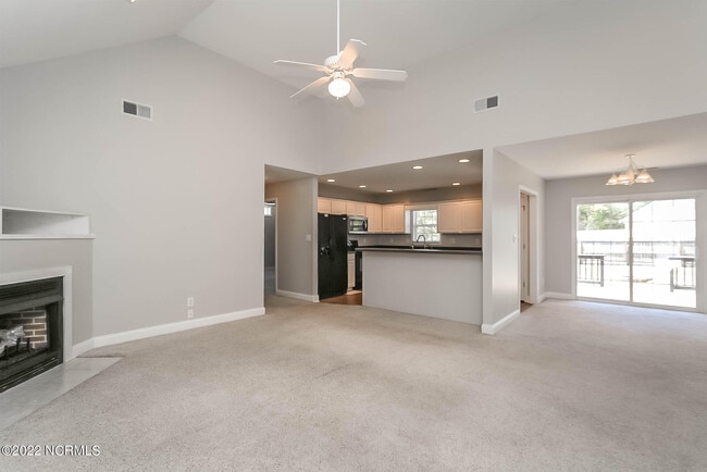 Building Photo - 102 S Park Ln