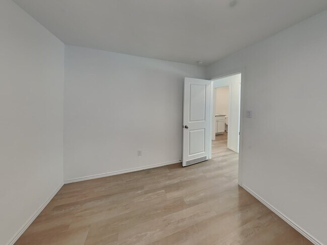 Building Photo - 4120 Waterfall Cv