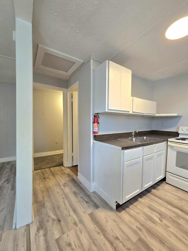 Building Photo - 2219 Everett St