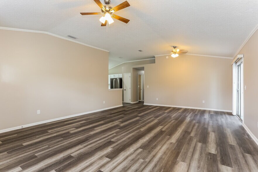 Building Photo - 3030 Caroline Crest Dr E