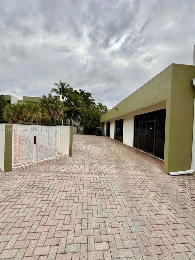 Building Photo - 4205 N University Dr