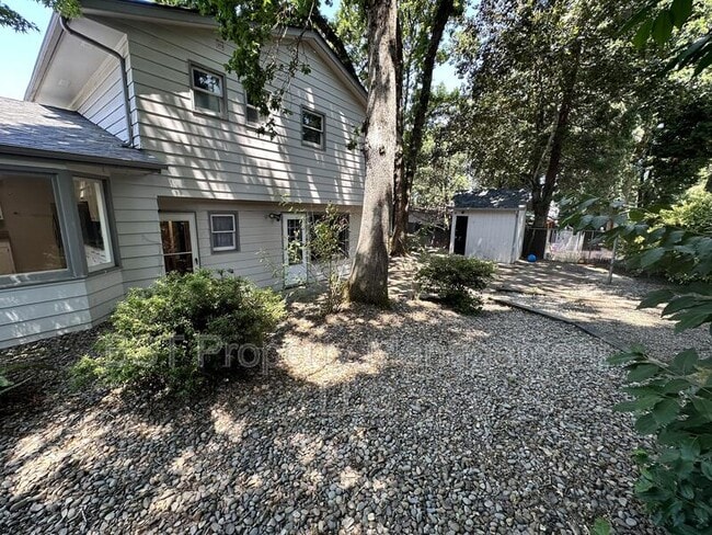 Building Photo - 1458 Greenwood Dr NE