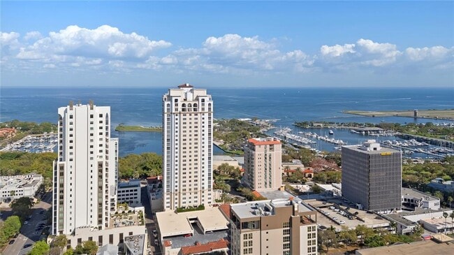 Building Photo - 300 Beach Dr NE