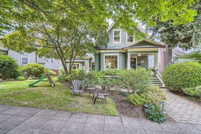 Primary Photo - Queen Anne Home