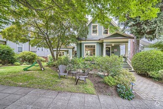 Building Photo - Queen Anne Home