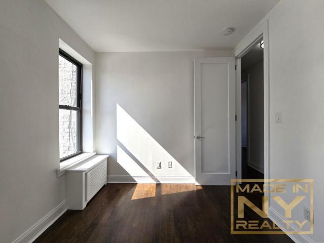 Building Photo - 3 bedroom in ASTORIA NY 11103